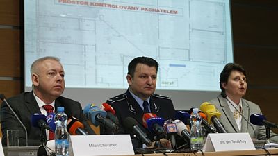 Zleva ministr vnitra Milan Chovanec, policejní prezident Tomáš Tuhý, Michaela Hýbnerová z odboru vnitřní konroly