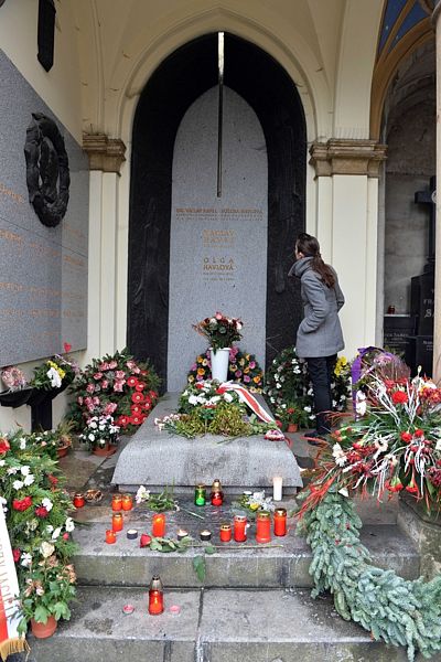 Hrob bývalého prezidenta Václava Havla na Vinohradském hřbitově v v předvečer třetího výročí jeho úmrtí