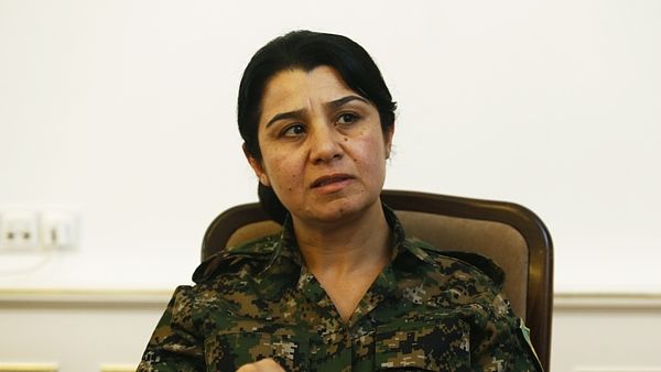 Velitelka kurdské milice YPG v Kobani Nesrin Abdullahová 