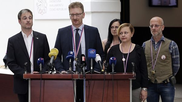 Poslanci hnutí Úsvit na tiskové konferenci